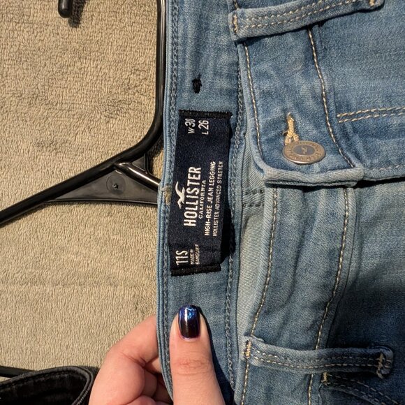 Hollister Distressed Jeggings - Picture 3 of 3